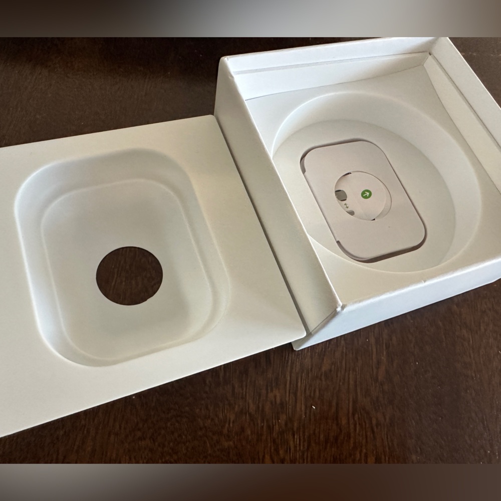 BOX & EAR TIPS ONLY Original Apple AirPods Pro 2nd Gen Box w/New Ear Tips
XS+S+L - Picture 11 of 12